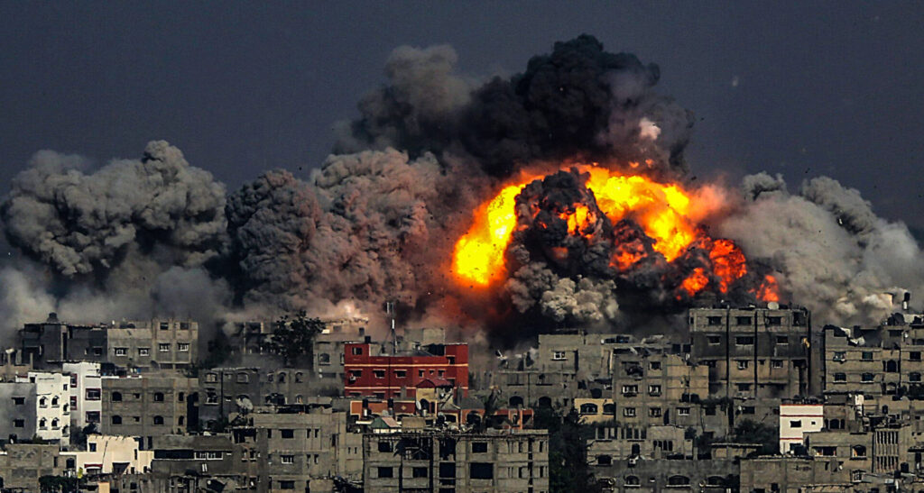 La pretesa di disarmare l'Iran e la storia sanguinaria degli scià