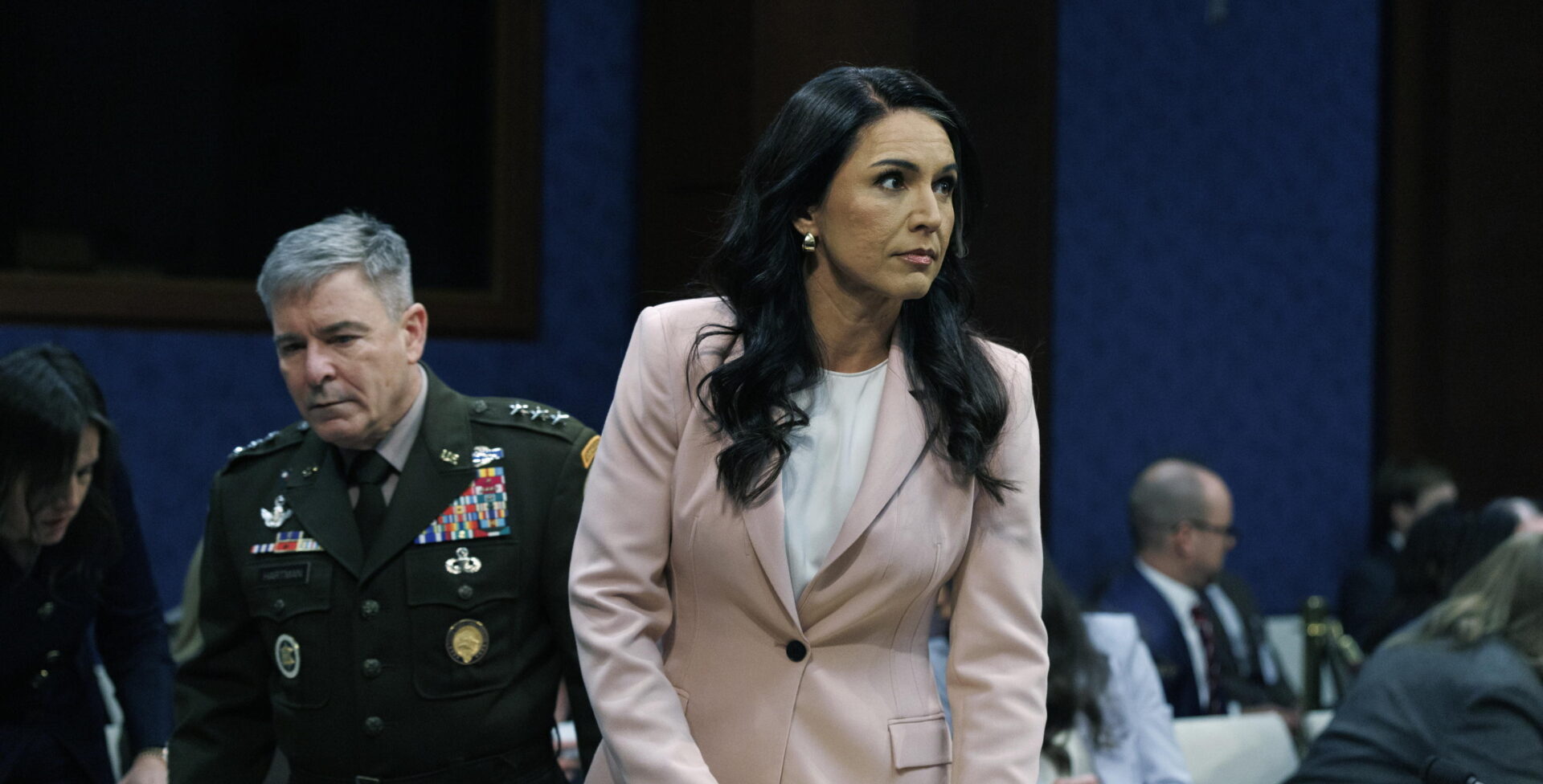 La crisi iraniana fa un'altra vittima: si dimette la Gabbard