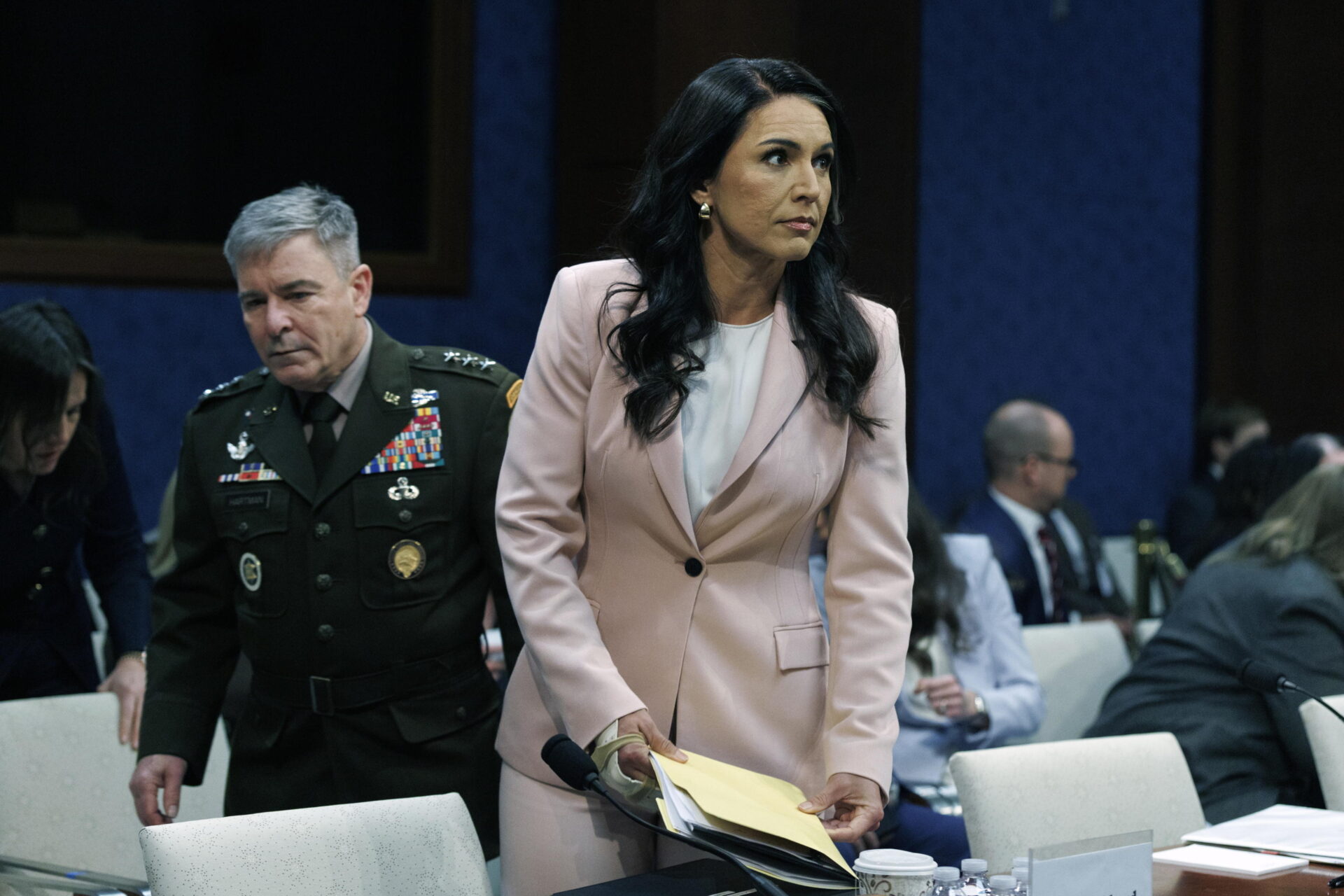 la crisi iraniana fa un8217altra vittima si dimette la gabbard da It.insideover.com la crisi iraniana fa un8217altra vittima si dimette la gabbard