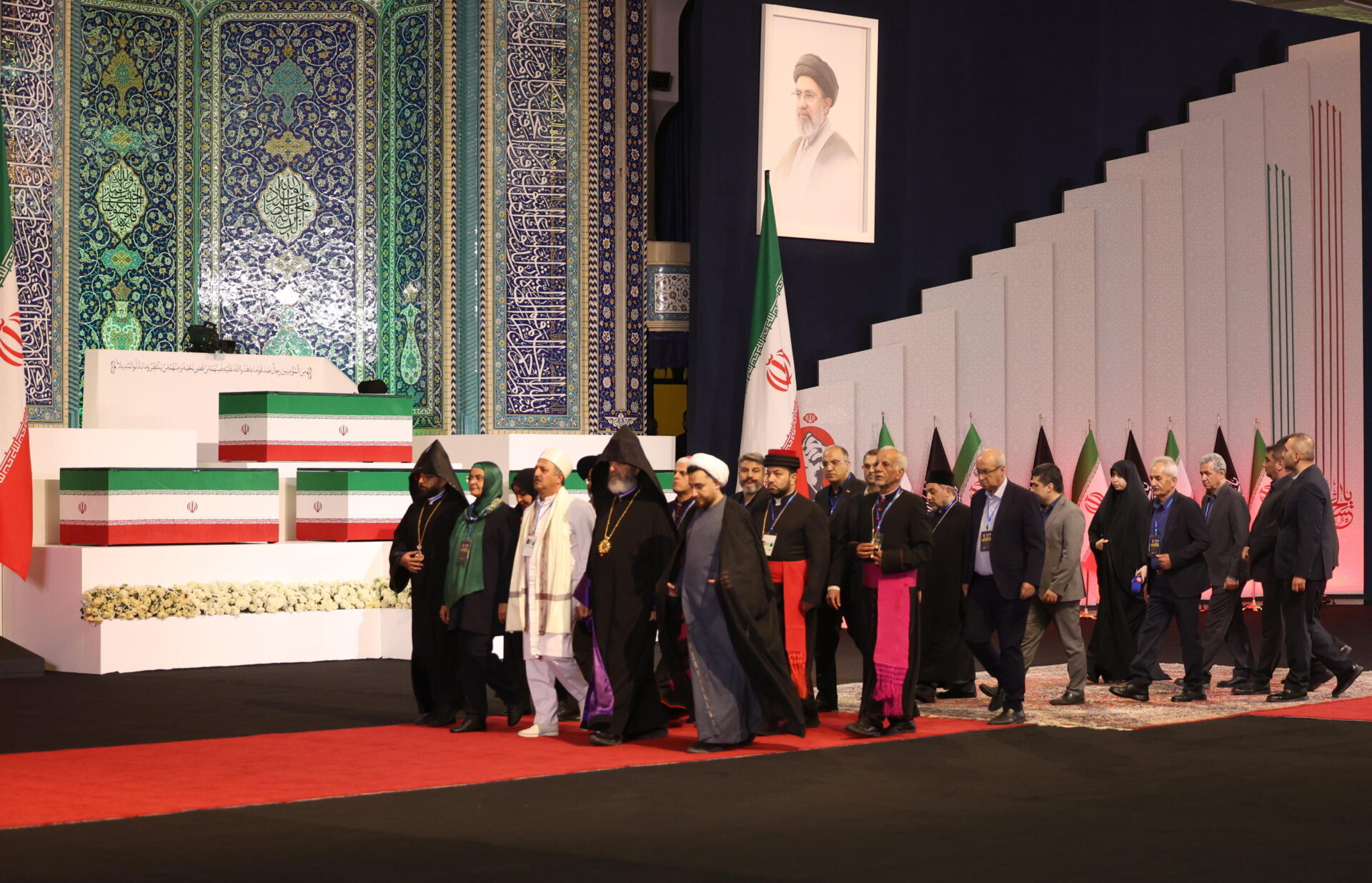 coi maxi funerali l8217iran commemora khamenei e archivia la repubblica islamica di ieri da It.insideover.com coi maxi funerali l8217iran commemora khamenei e archivia la repubblica islamica di ieri